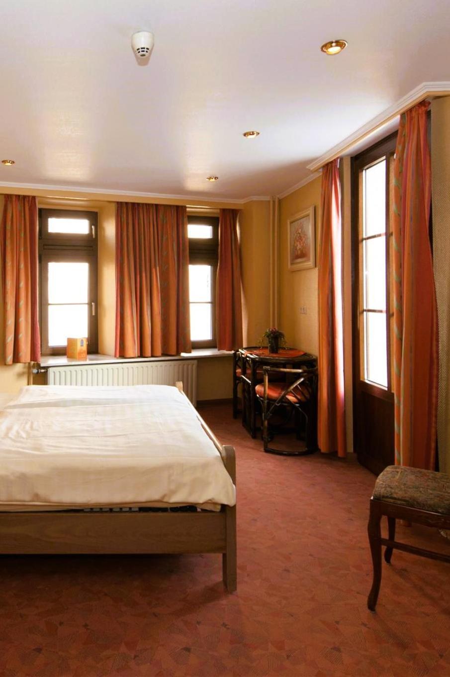 Logis Hotel-Restaurant Petry Vianden Esterno foto