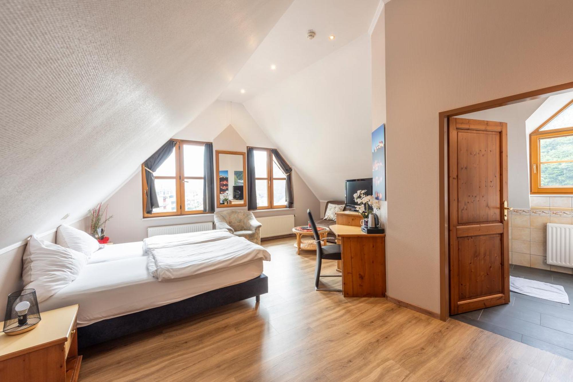 Logis Hotel-Restaurant Petry Vianden Esterno foto